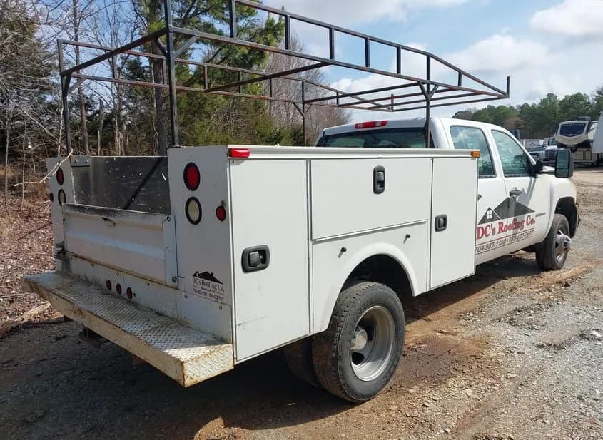 2010 CHEVROLET Silverado Used VIN 1GB7KZB64AF132552 – engine bay 2010 CHEVROLET Silverado Used VIN 1GB7KZB64AF132552 – engine bay