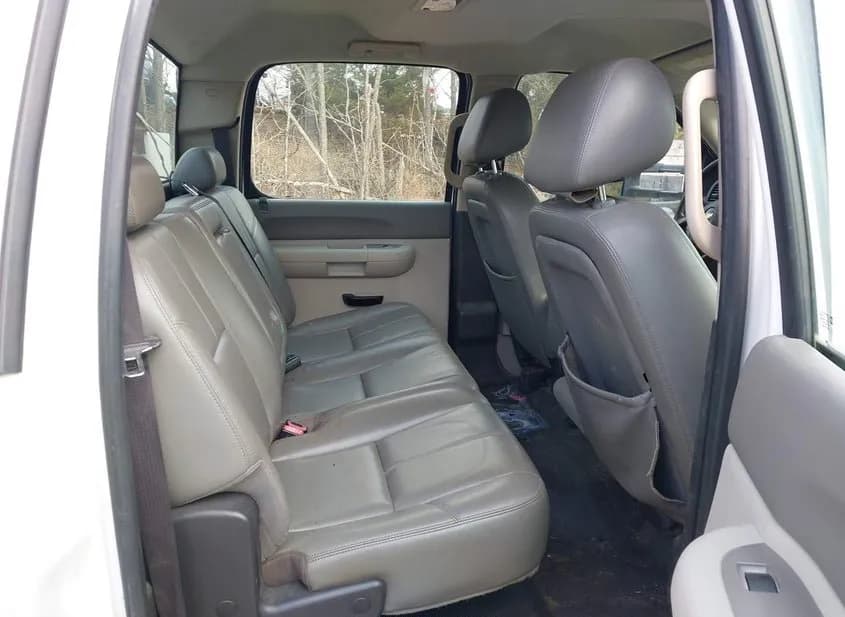 2010 CHEVROLET Silverado Used VIN 1GB7KZB64AF132552 – exterior detail 2010 CHEVROLET Silverado Used VIN 1GB7KZB64AF132552 – exterior detail