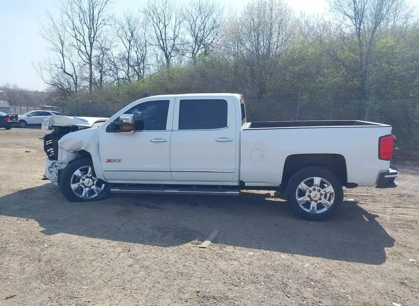 2018 CHEVROLET Silverado Used VIN 1GC1KWEY6JF215347 – dashboard 2018 CHEVROLET Silverado Used VIN 1GC1KWEY6JF215347 – dashboard