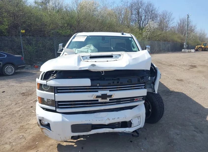 2018 CHEVROLET Silverado Used VIN 1GC1KWEY6JF215347 – engine bay 2018 CHEVROLET Silverado Used VIN 1GC1KWEY6JF215347 – engine bay