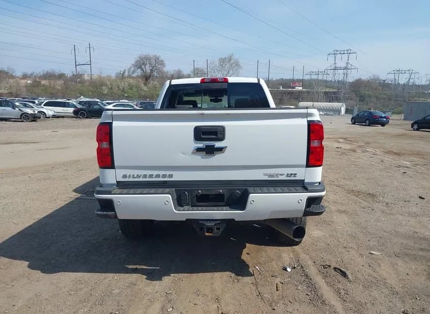 2018 CHEVROLET Silverado Used VIN 1GC1KWEY6JF215347 – exterior detail 2018 CHEVROLET Silverado Used VIN 1GC1KWEY6JF215347 – exterior detail