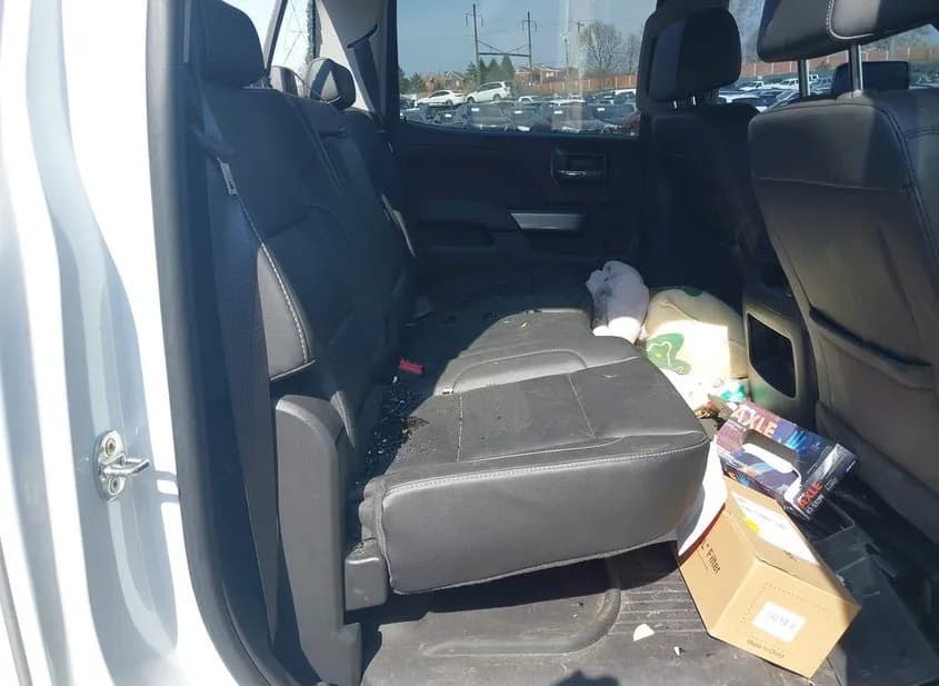 2018 CHEVROLET Silverado Used VIN 1GC1KWEY6JF215347 – trunk area 2018 CHEVROLET Silverado Used VIN 1GC1KWEY6JF215347 – trunk area