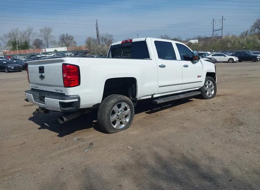 2018 CHEVROLET Silverado Used VIN 1GC1KWEY6JF215347 – photo 14 2018 CHEVROLET Silverado Used VIN 1GC1KWEY6JF215347 – photo 14