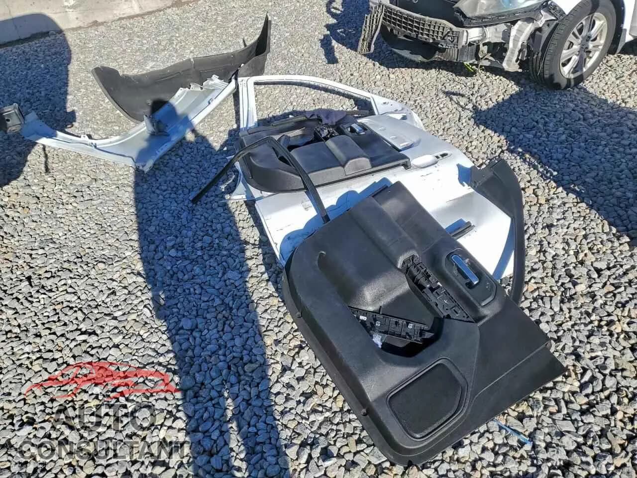 2024 CHEVROLET ALL Models Damaged VIN 1GC4YME72RF159636 – photo 12 2024 CHEVROLET ALL Models Damaged VIN 1GC4YME72RF159636 – photo 12