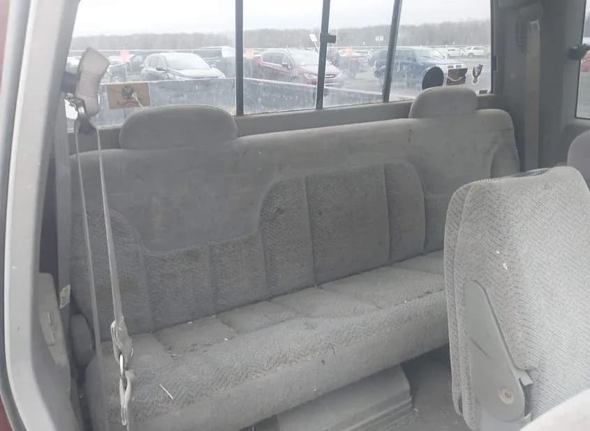 1998 CHEVROLET GMT-400 Used VIN 1GCEK19R9WE147226 – interior seats 1998 CHEVROLET GMT-400 Used VIN 1GCEK19R9WE147226 – interior seats