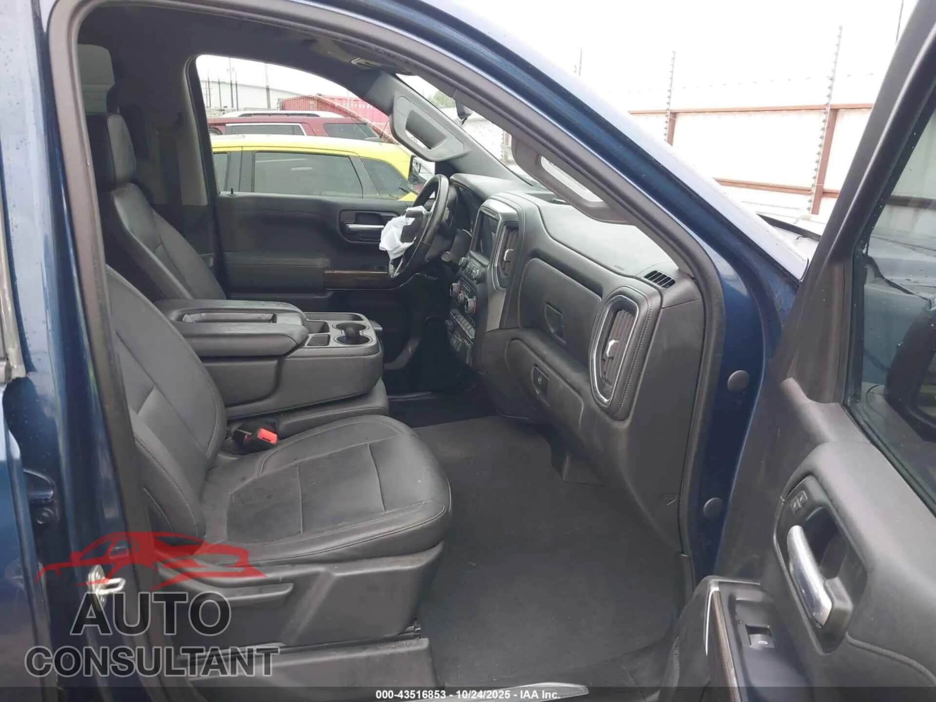 2021 CHEVROLET SILVERADO 1500 Damaged VIN 1GCPWCED5MZ226126 – interior seats 2021 CHEVROLET SILVERADO 1500 Damaged VIN 1GCPWCED5MZ226126 – interior seats