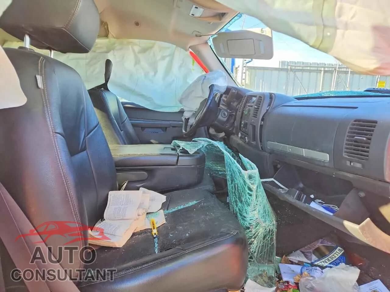 2011 CHEVROLET ALL Models Damaged VIN 1GCRKSE33BZ220652 – exterior detail 2011 CHEVROLET ALL Models Damaged VIN 1GCRKSE33BZ220652 – exterior detail