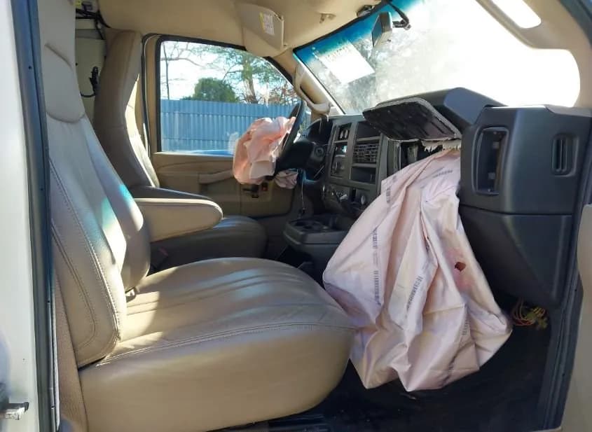 2021 CHEVROLET Express Used VIN 1GCWGAFP9M1310700 – exterior detail 2021 CHEVROLET Express Used VIN 1GCWGAFP9M1310700 – exterior detail