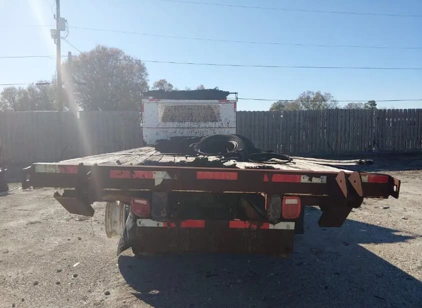 2005 GMC C7 Used VIN 1GDJ7C1C95F530431 – front exterior 2005 GMC C7 Used VIN 1GDJ7C1C95F530431 – front exterior