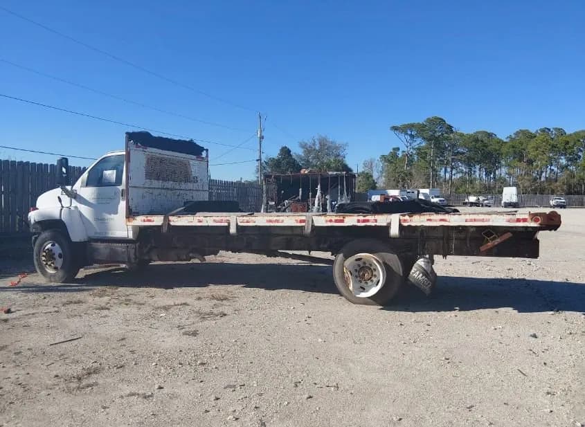 2005 GMC C7 Used VIN 1GDJ7C1C95F530431 – undercarriage 2005 GMC C7 Used VIN 1GDJ7C1C95F530431 – undercarriage