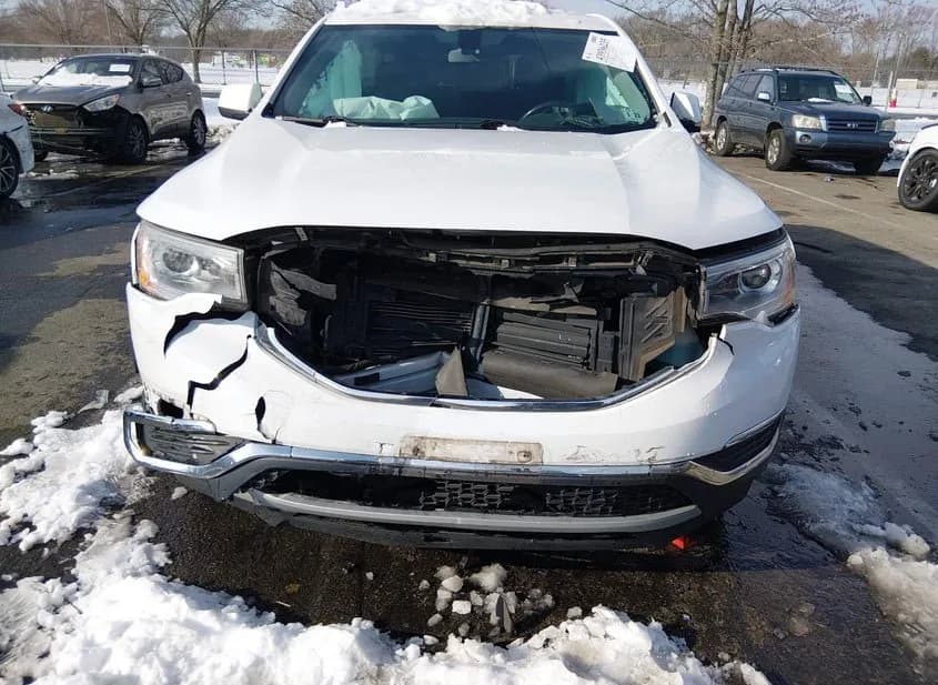 2018 GMC Acadia Used VIN 1GKKNRLAXJZ119761 – trunk area 2018 GMC Acadia Used VIN 1GKKNRLAXJZ119761 – trunk area