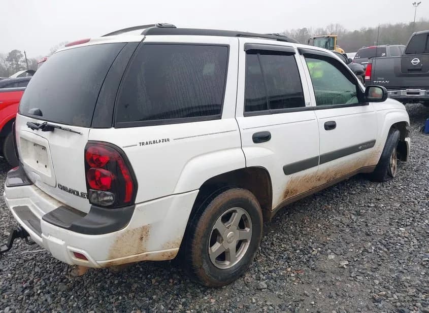 2004 CHEVROLET Trailblazer Used VIN 1GNDS13S342224475 – rear exterior 2004 CHEVROLET Trailblazer Used VIN 1GNDS13S342224475 – rear exterior