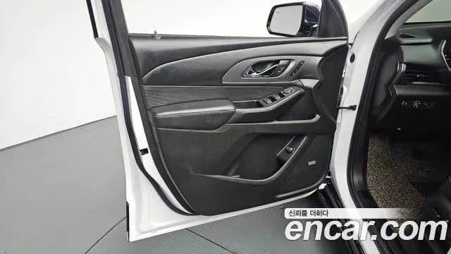 2021 Chevrolet Traverse 3.6 AWD Redline Sold VIN 1GNEV9KW1MJ125478 – interior seats 2021 Chevrolet Traverse 3.6 AWD Redline Sold VIN 1GNEV9KW1MJ125478 – interior seats