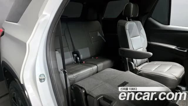 2023 Chevrolet Traverse 3.6 AWD Redline Sold VIN 1GNEV9KW5PJ152767 – interior seats 2023 Chevrolet Traverse 3.6 AWD Redline Sold VIN 1GNEV9KW5PJ152767 – interior seats