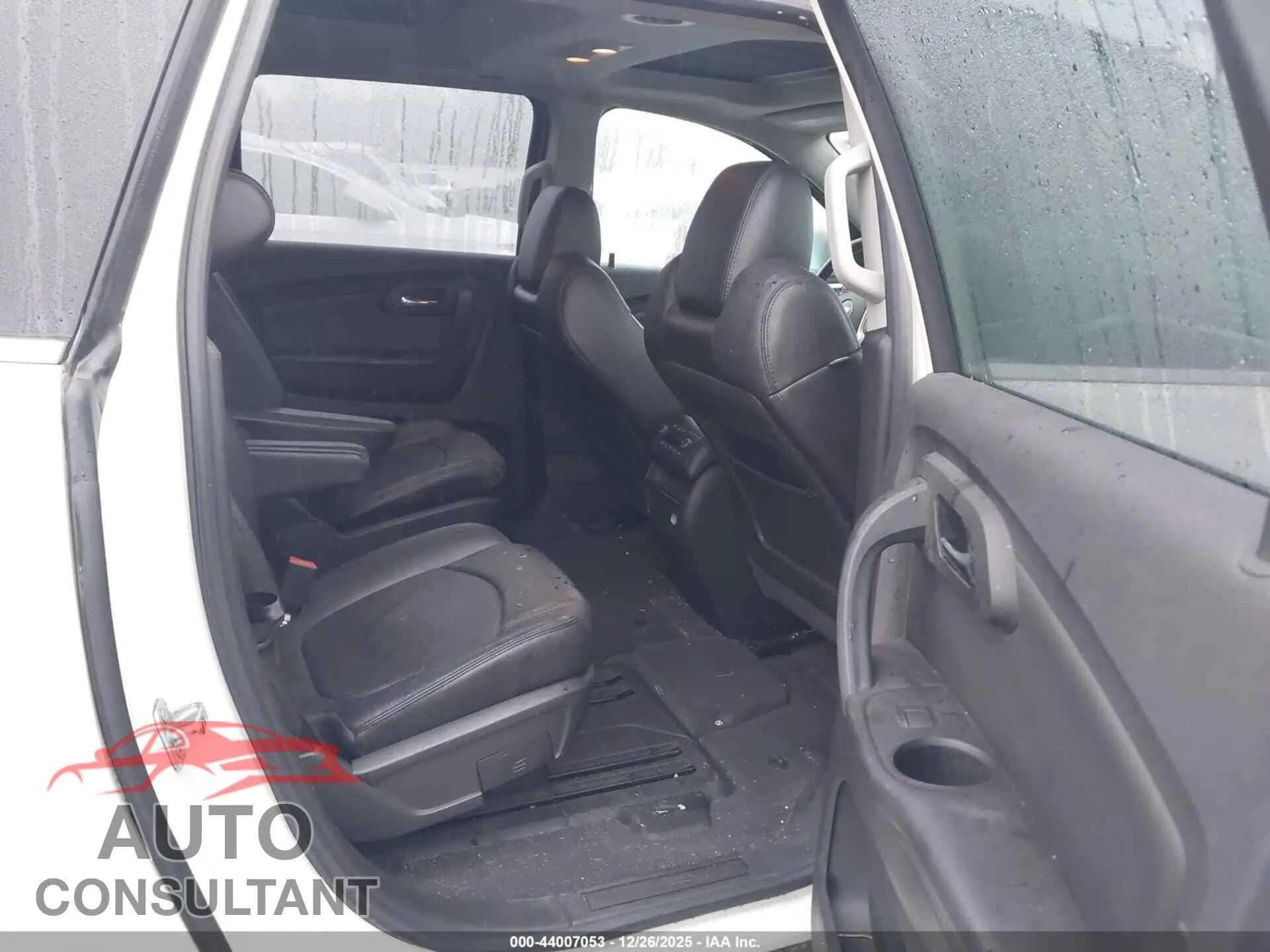 2011 CHEVROLET TRAVERSE Damaged VIN 1GNKRJED8BJ412705 – undercarriage 2011 CHEVROLET TRAVERSE Damaged VIN 1GNKRJED8BJ412705 – undercarriage