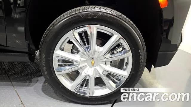 2023 Chevrolet Tahoe 6.2 Dark Knight 4WD Sold VIN 1GNSK8KL4PR180086 – interior seats 2023 Chevrolet Tahoe 6.2 Dark Knight 4WD Sold VIN 1GNSK8KL4PR180086 – interior seats