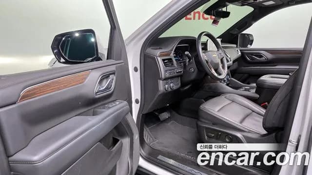 2022 Chevrolet Tahoe 6.2 Dark Knight 4WD Sold VIN 1GNSK8KLXNR282375 – interior seats 2022 Chevrolet Tahoe 6.2 Dark Knight 4WD Sold VIN 1GNSK8KLXNR282375 – interior seats
