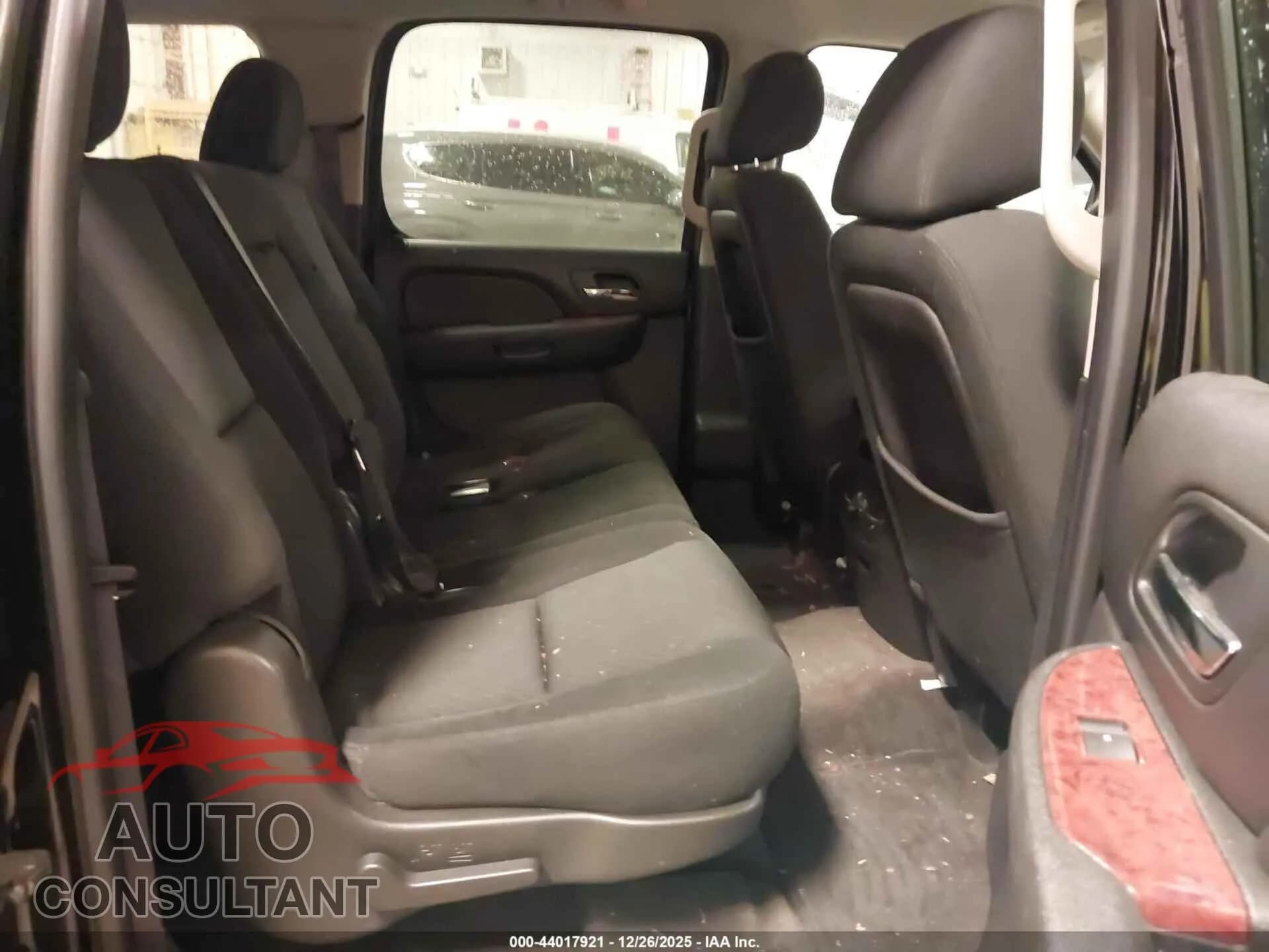 2011 CHEVROLET SUBURBAN 1500 Damaged VIN 1GNSKHE39BR238892 – undercarriage 2011 CHEVROLET SUBURBAN 1500 Damaged VIN 1GNSKHE39BR238892 – undercarriage