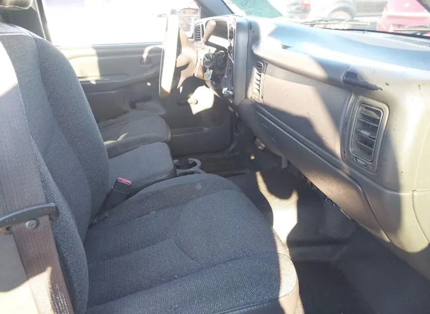 2005 GMC Sierra Used VIN 1GTEC14X35Z121019 – exterior detail 2005 GMC Sierra Used VIN 1GTEC14X35Z121019 – exterior detail