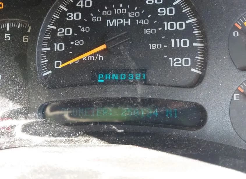 2005 GMC Sierra Used VIN 1GTEC14X35Z121019 – trunk area 2005 GMC Sierra Used VIN 1GTEC14X35Z121019 – trunk area