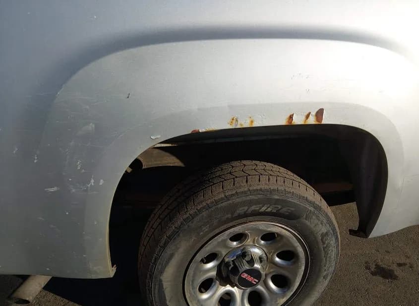 2011 GMC SIERRA Used VIN 1GTR1UEA2BZ326684 – engine bay 2011 GMC SIERRA Used VIN 1GTR1UEA2BZ326684 – engine bay