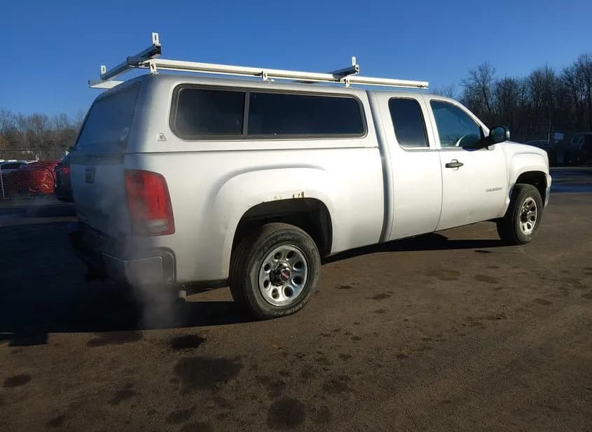 2011 GMC SIERRA Used VIN 1GTR1UEA2BZ326684 – exterior detail 2011 GMC SIERRA Used VIN 1GTR1UEA2BZ326684 – exterior detail