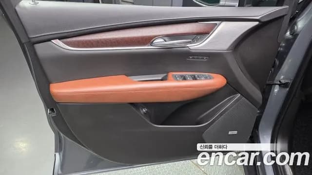2020 Cadillac XT5 3.6 Premium Luxury AWD Sold VIN 1GYFN9RS0LZ170700 – exterior detail 2020 Cadillac XT5 3.6 Premium Luxury AWD Sold VIN 1GYFN9RS0LZ170700 – exterior detail