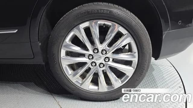 2019 Cadillac XT5 3.6 Platinum Sold VIN 1GYFN9RS3KZ122266 – exterior detail 2019 Cadillac XT5 3.6 Platinum Sold VIN 1GYFN9RS3KZ122266 – exterior detail