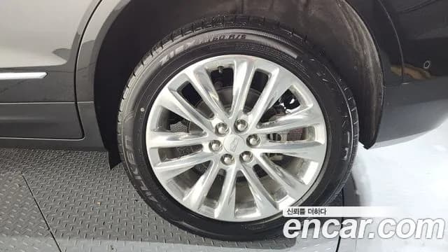 2018 Cadillac XT5 3.6 Platinum Sold VIN 1GYFN9RS4JZ117091 – front exterior 2018 Cadillac XT5 3.6 Platinum Sold VIN 1GYFN9RS4JZ117091 – front exterior