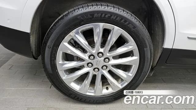 2017 Cadillac XT5 3.6 Platinum Sold VIN 1GYFN9RS9HZ173862 – front exterior 2017 Cadillac XT5 3.6 Platinum Sold VIN 1GYFN9RS9HZ173862 – front exterior