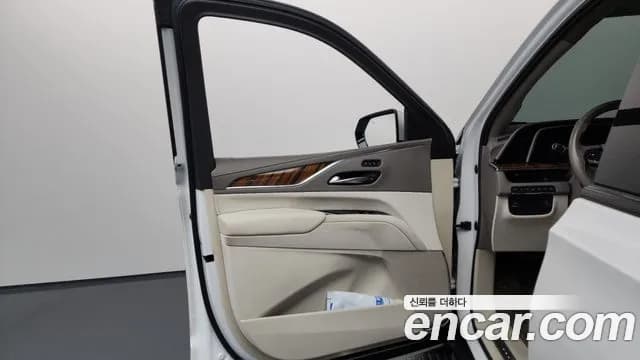 2022 Cadillac Escalade 5th Gen 6.2 Sold VIN 1GYS47KL4NR114576 – interior seats 2022 Cadillac Escalade 5th Gen 6.2 Sold VIN 1GYS47KL4NR114576 – interior seats