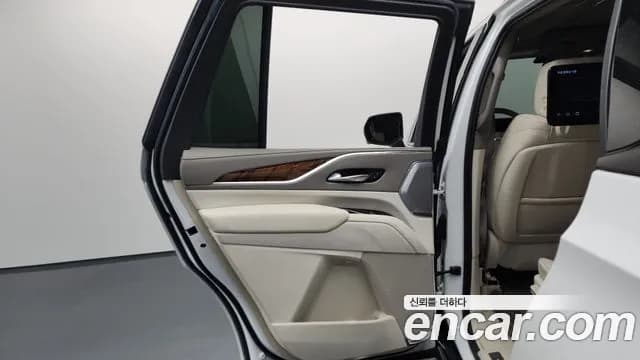 2022 Cadillac Escalade 5th Gen 6.2 Sold VIN 1GYS47KL4NR114576 – trunk area 2022 Cadillac Escalade 5th Gen 6.2 Sold VIN 1GYS47KL4NR114576 – trunk area
