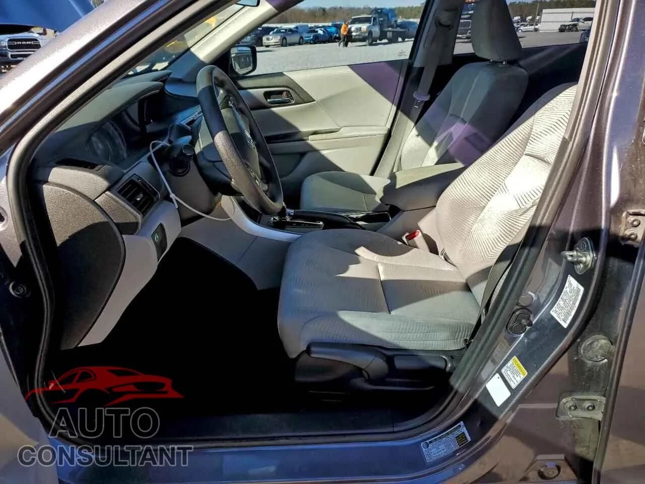 2014 HONDA ACCORD Damaged VIN 1HGCR2F32EA119686 – exterior detail 2014 HONDA ACCORD Damaged VIN 1HGCR2F32EA119686 – exterior detail