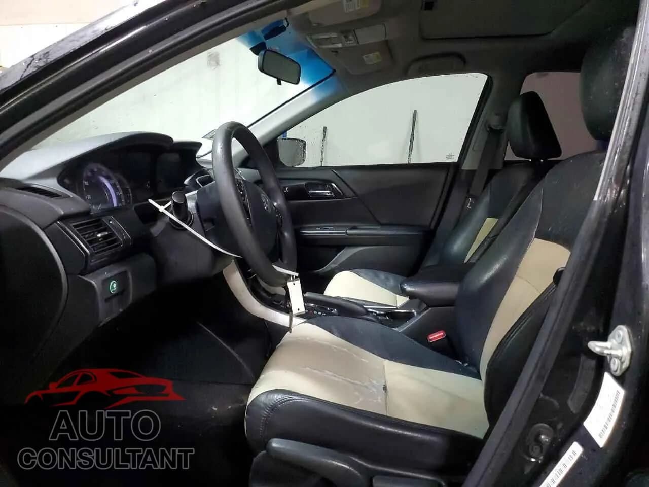 2016 HONDA ACCORD Damaged VIN 1HGCR2F33GA032284 – exterior detail 2016 HONDA ACCORD Damaged VIN 1HGCR2F33GA032284 – exterior detail