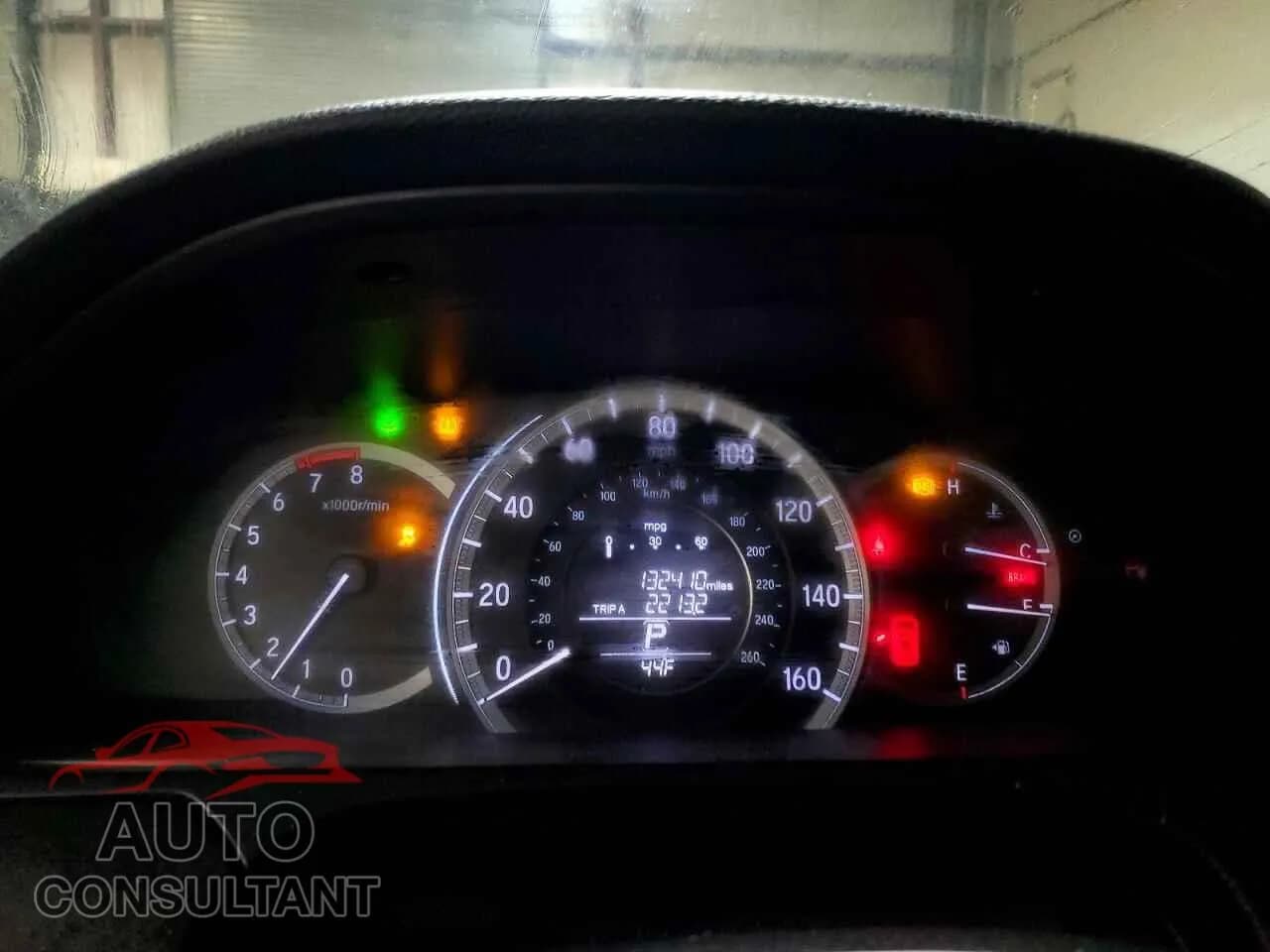 2016 HONDA ACCORD Damaged VIN 1HGCR2F33GA032284 – trunk area 2016 HONDA ACCORD Damaged VIN 1HGCR2F33GA032284 – trunk area