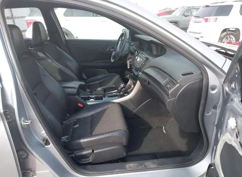 2017 HONDA Accord Used VIN 1HGCR2F50HA060417 – trunk area 2017 HONDA Accord Used VIN 1HGCR2F50HA060417 – trunk area