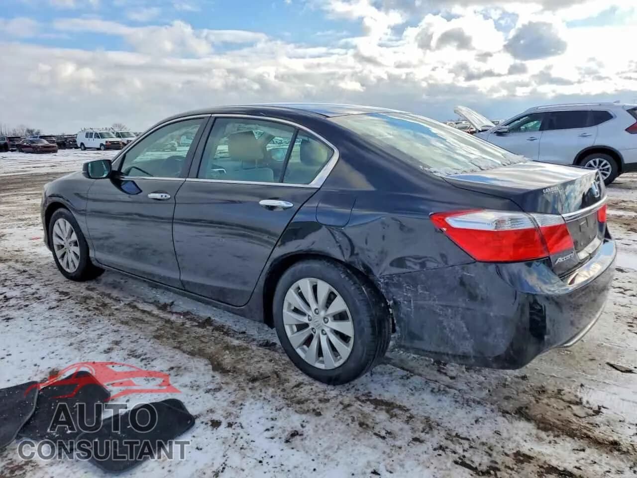 2015 HONDA ACCORD Damaged VIN 1HGCR2F76FA132008 – rear exterior 2015 HONDA ACCORD Damaged VIN 1HGCR2F76FA132008 – rear exterior