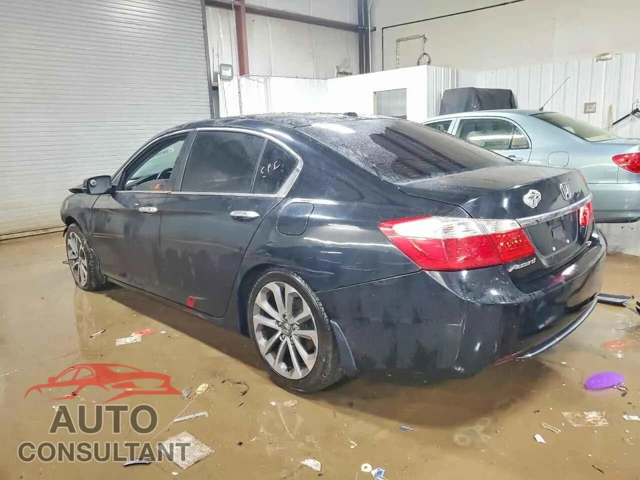 2015 HONDA ACCORD Damaged VIN 1HGCR2F82FA097332 – rear exterior 2015 HONDA ACCORD Damaged VIN 1HGCR2F82FA097332 – rear exterior