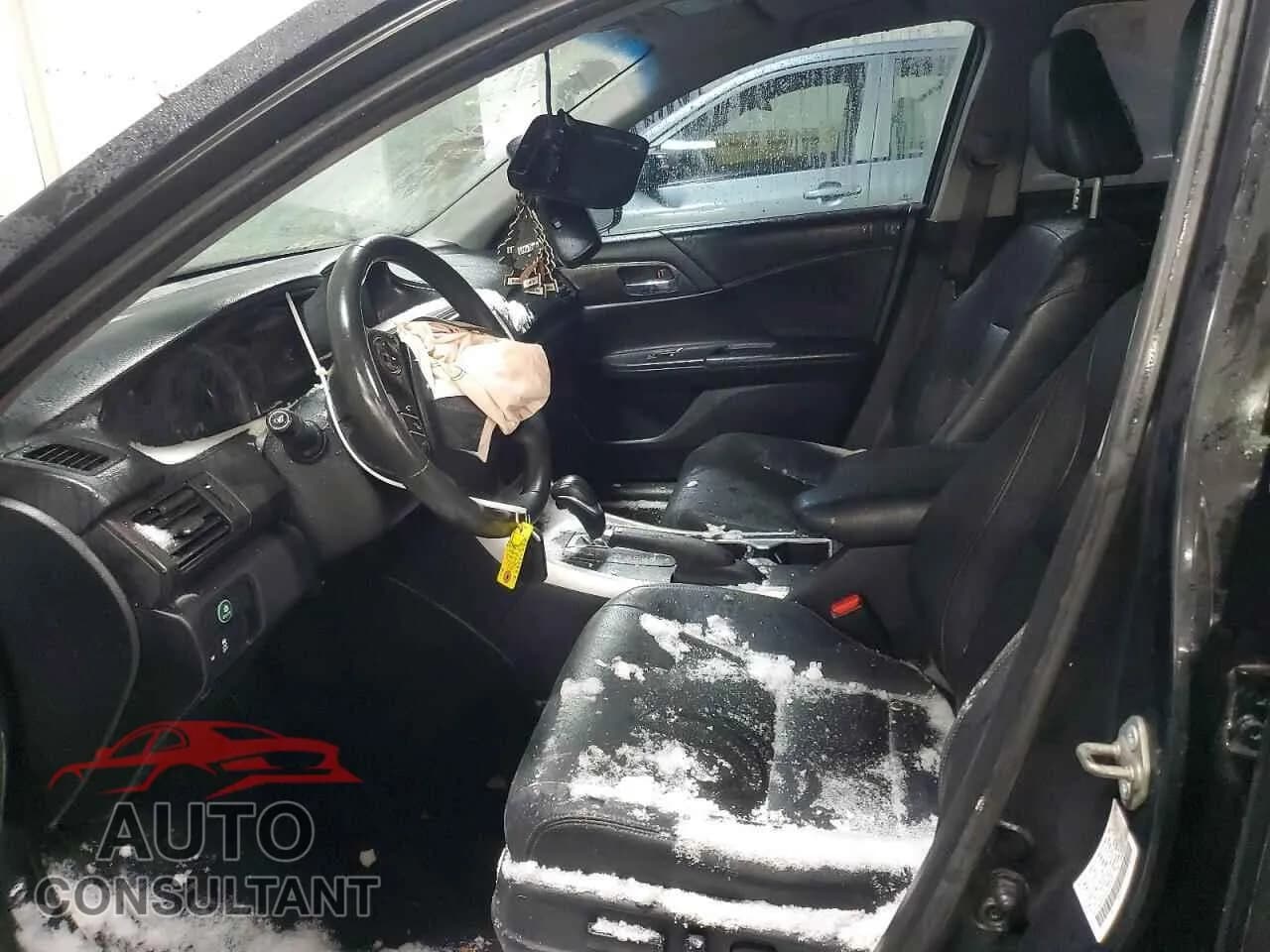 2015 HONDA ACCORD Damaged VIN 1HGCR2F82FA097332 – exterior detail 2015 HONDA ACCORD Damaged VIN 1HGCR2F82FA097332 – exterior detail