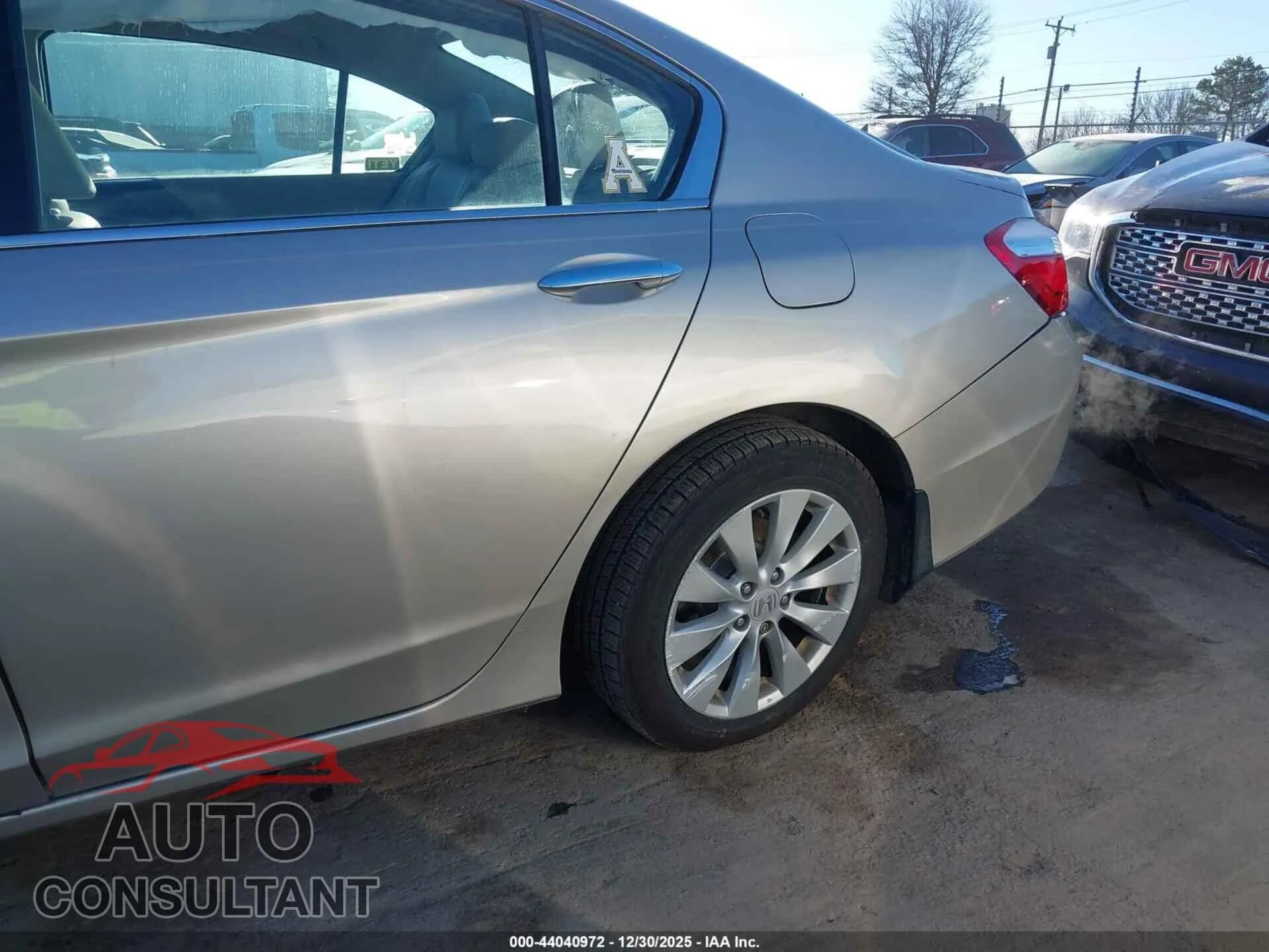 2014 HONDA ACCORD Damaged VIN 1HGCR3F81EA018141 – engine bay 2014 HONDA ACCORD Damaged VIN 1HGCR3F81EA018141 – engine bay