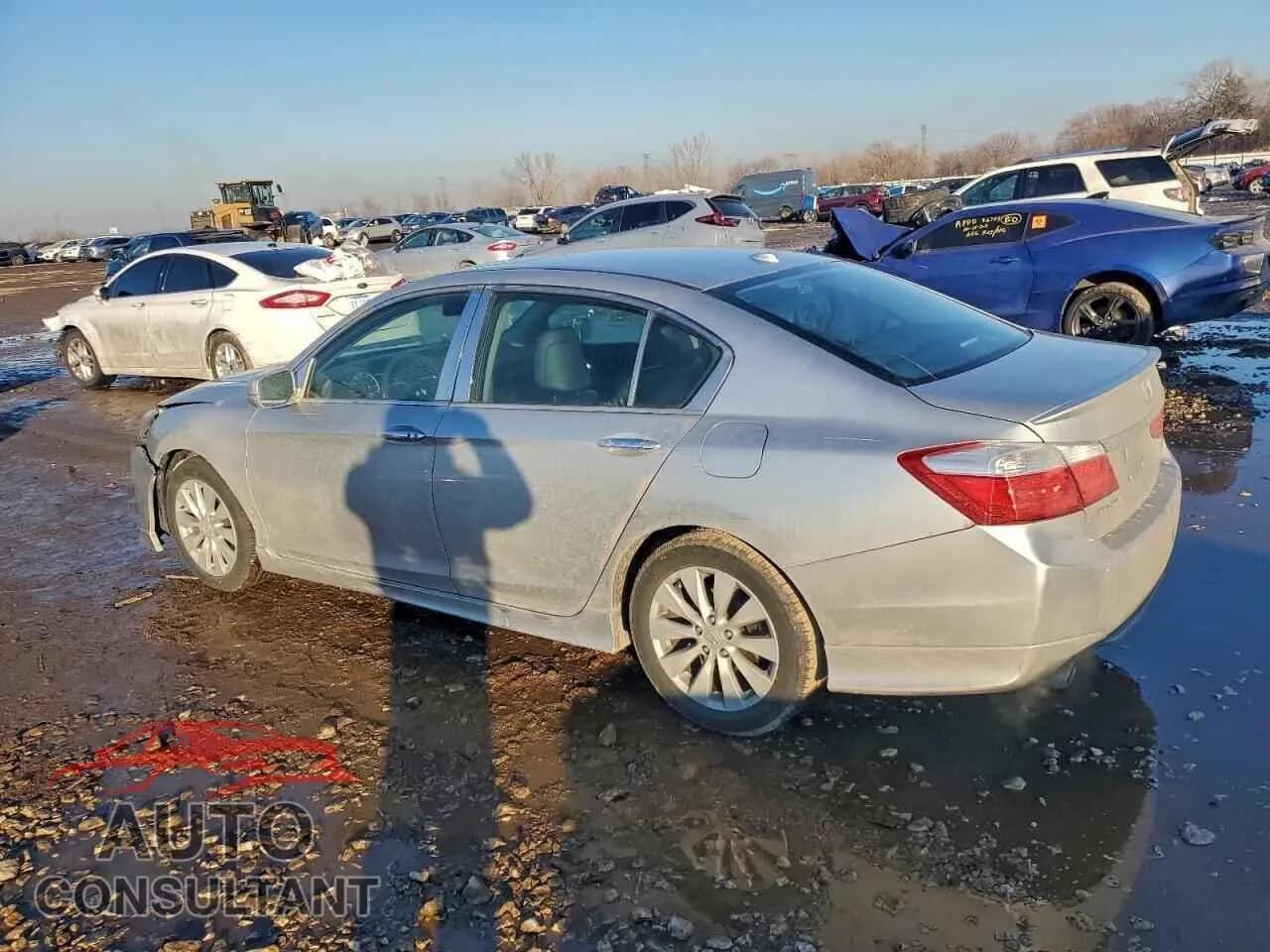 2015 HONDA ACCORD Damaged VIN 1HGCR3F93FA009256 – rear exterior 2015 HONDA ACCORD Damaged VIN 1HGCR3F93FA009256 – rear exterior