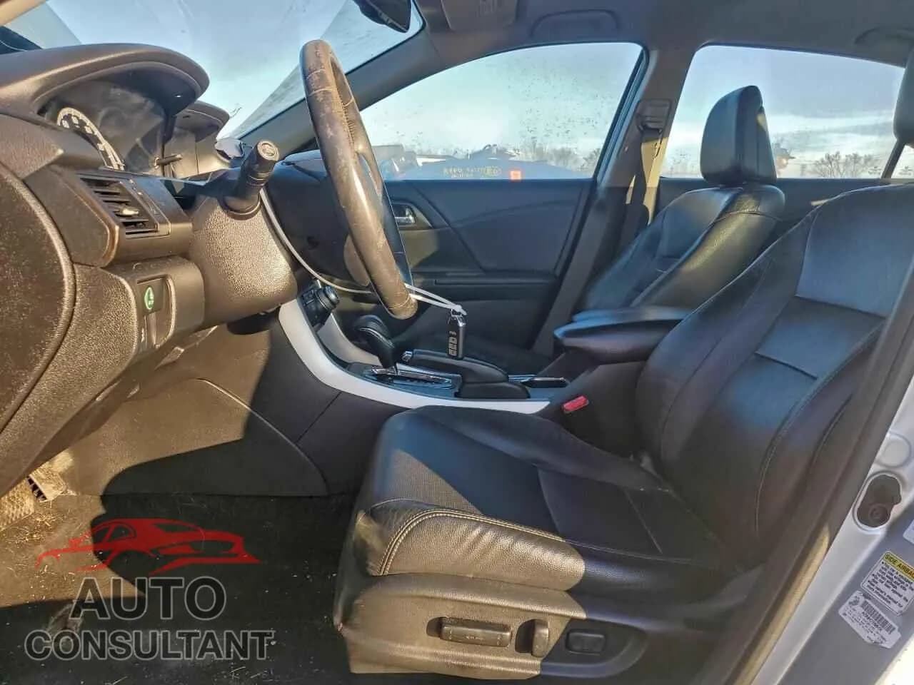 2015 HONDA ACCORD Damaged VIN 1HGCR3F93FA009256 – exterior detail 2015 HONDA ACCORD Damaged VIN 1HGCR3F93FA009256 – exterior detail