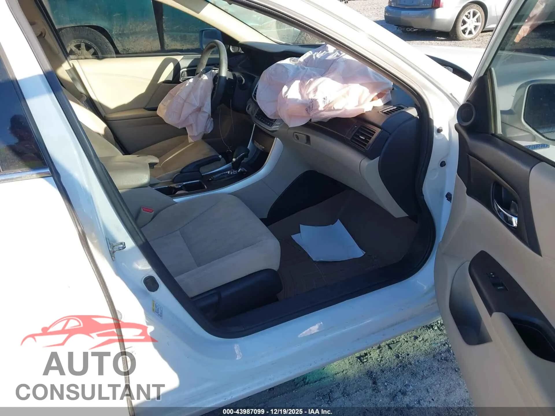 2014 HONDA ACCORD HYBRID Damaged VIN 1HGCR6F33EA001167 – interior seats 2014 HONDA ACCORD HYBRID Damaged VIN 1HGCR6F33EA001167 – interior seats