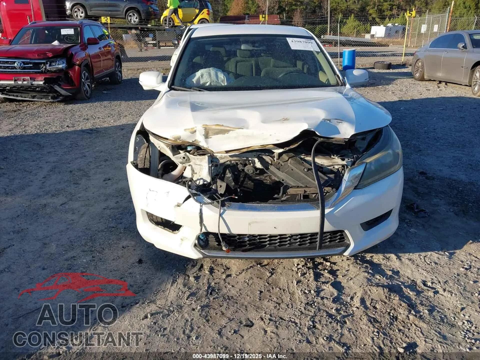 2014 HONDA ACCORD HYBRID Damaged VIN 1HGCR6F33EA001167 – engine bay 2014 HONDA ACCORD HYBRID Damaged VIN 1HGCR6F33EA001167 – engine bay