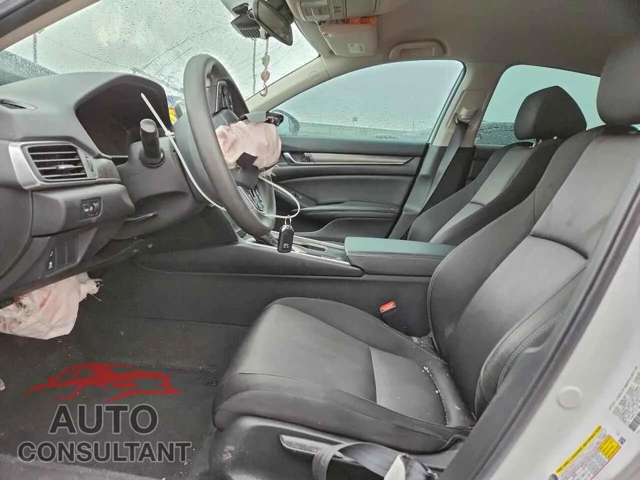 2019 HONDA ACCORD Damaged VIN 1HGCV1F19KA058871 – exterior detail 2019 HONDA ACCORD Damaged VIN 1HGCV1F19KA058871 – exterior detail