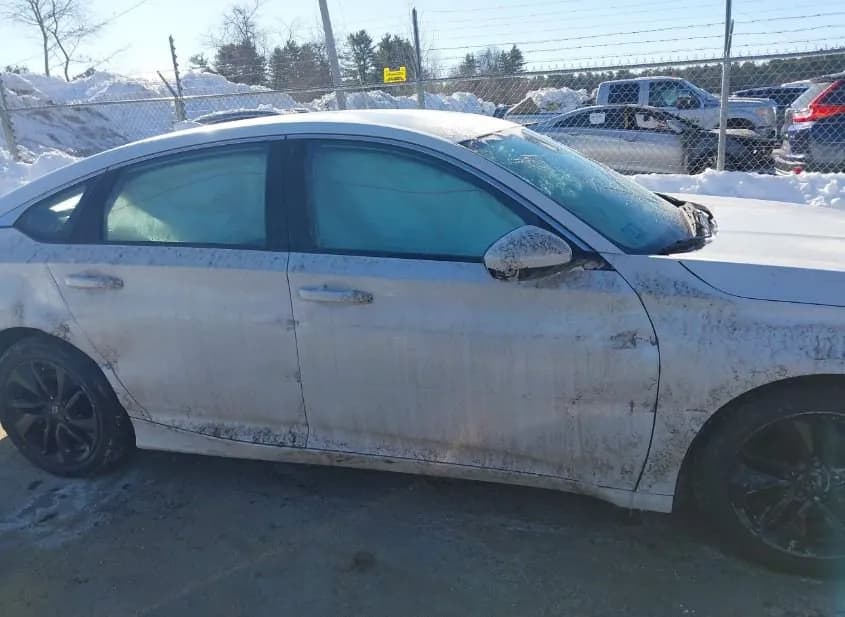 2018 HONDA Accord Used VIN 1HGCV1F1XJA109714 – trunk area 2018 HONDA Accord Used VIN 1HGCV1F1XJA109714 – trunk area