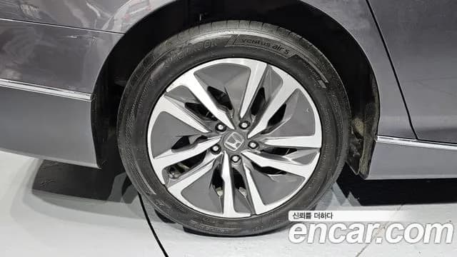 2018 Honda Accord 10th Gen 2.0 Hybrid Touring Sold VIN 1HGCV3690JA511256 – front exterior 2018 Honda Accord 10th Gen 2.0 Hybrid Touring Sold VIN 1HGCV3690JA511256 – front exterior
