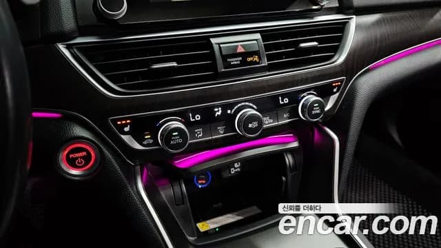 2018 Honda Accord 10th Gen 2.0 Hybrid Touring Sold VIN 1HGCV3690JA511256 – photo 15 2018 Honda Accord 10th Gen 2.0 Hybrid Touring Sold VIN 1HGCV3690JA511256 – photo 15