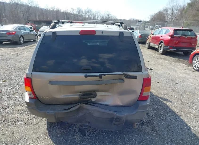 2001 JEEP Grand Cherokee Used VIN 1J4GW48S01C657952 – engine bay 2001 JEEP Grand Cherokee Used VIN 1J4GW48S01C657952 – engine bay