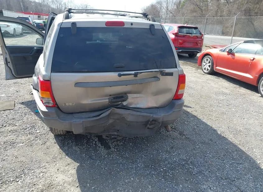 2001 JEEP Grand Cherokee Used VIN 1J4GW48S01C657952 – undercarriage 2001 JEEP Grand Cherokee Used VIN 1J4GW48S01C657952 – undercarriage